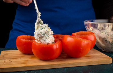 Фаршированные томаты с творожным сыром (6)