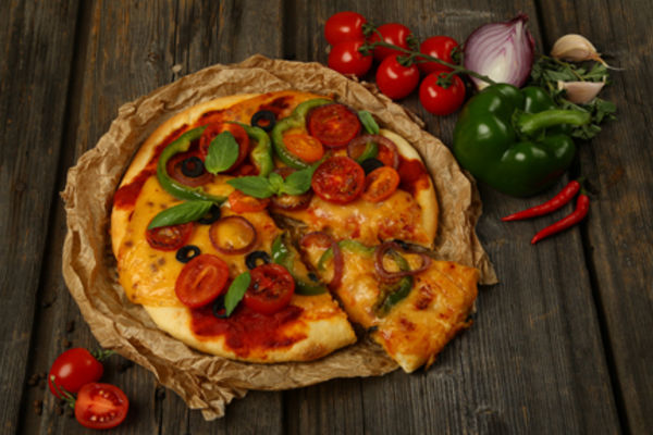 Мини-пицца сырная с подкопченным окороком и грибами