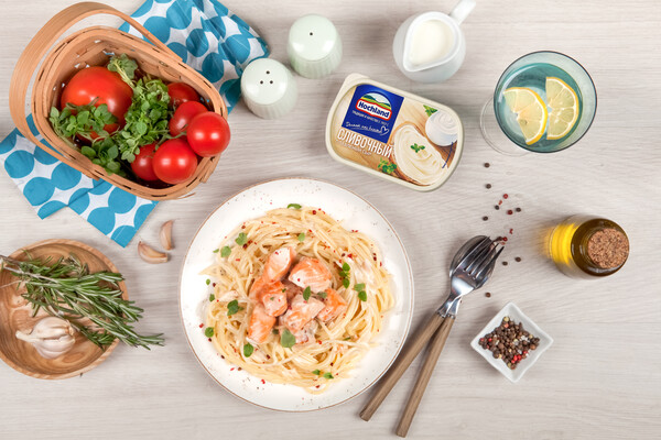 Спагетти с лососем в сырном соусе 